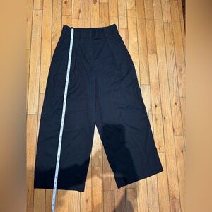 Lululemon Front Pleat High Rise Cropped - Black - Size 0
